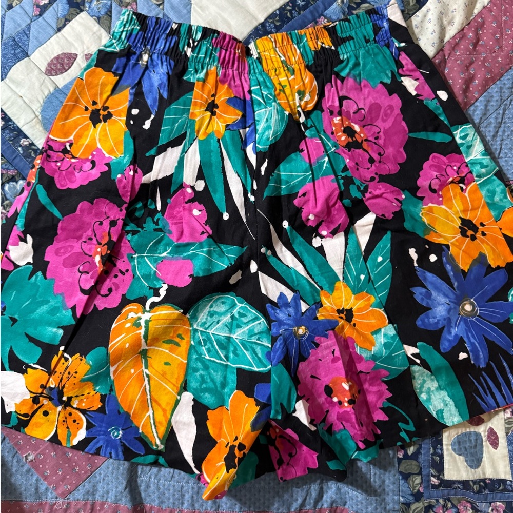 Shorts - Picture 2 of 3
